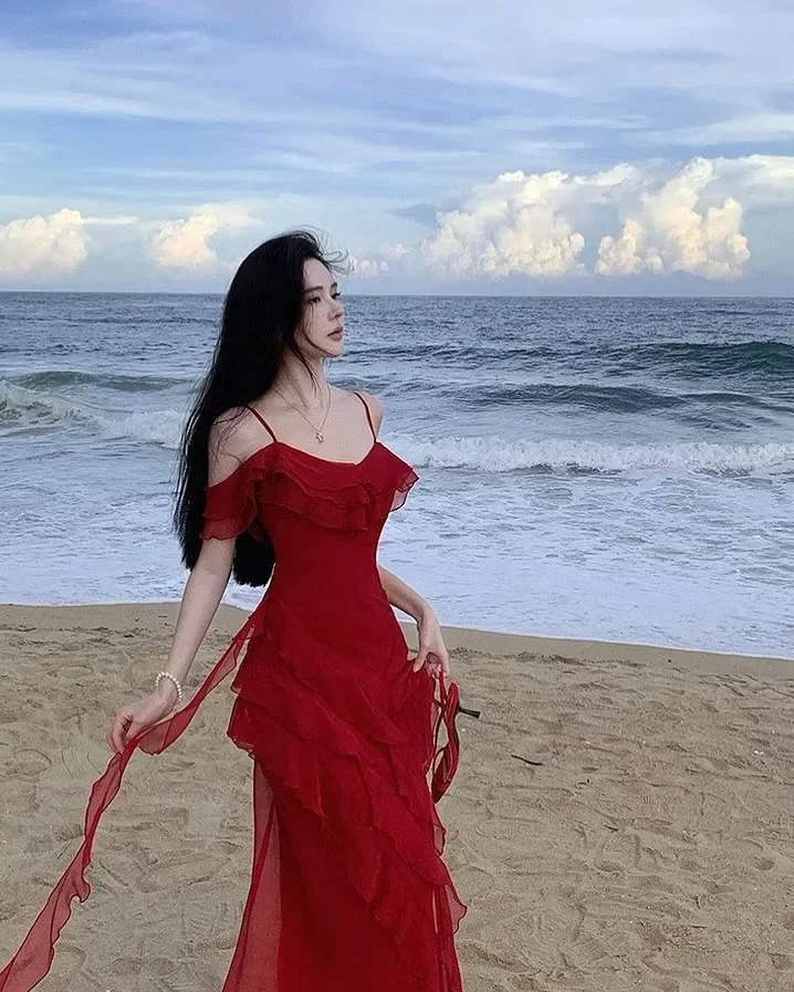 Photo 1 of Váy maxi đỏ trễ vai nữ tính