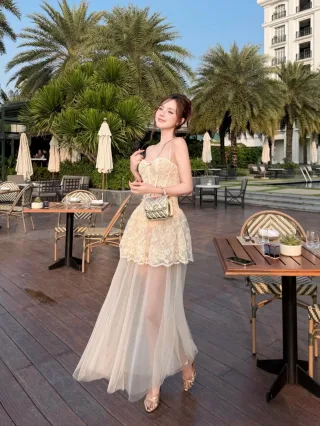 Photo 1 of Váy ren corset tulle màu kem size S