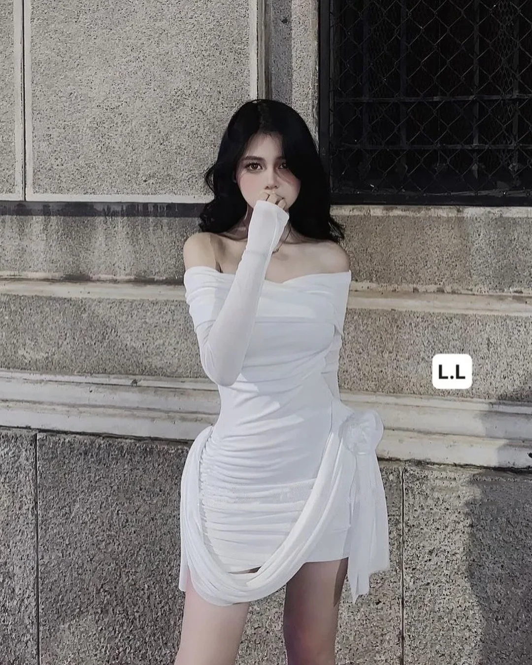 Ảnh 2 của Đầm trắng trễ vai bodycon nữ