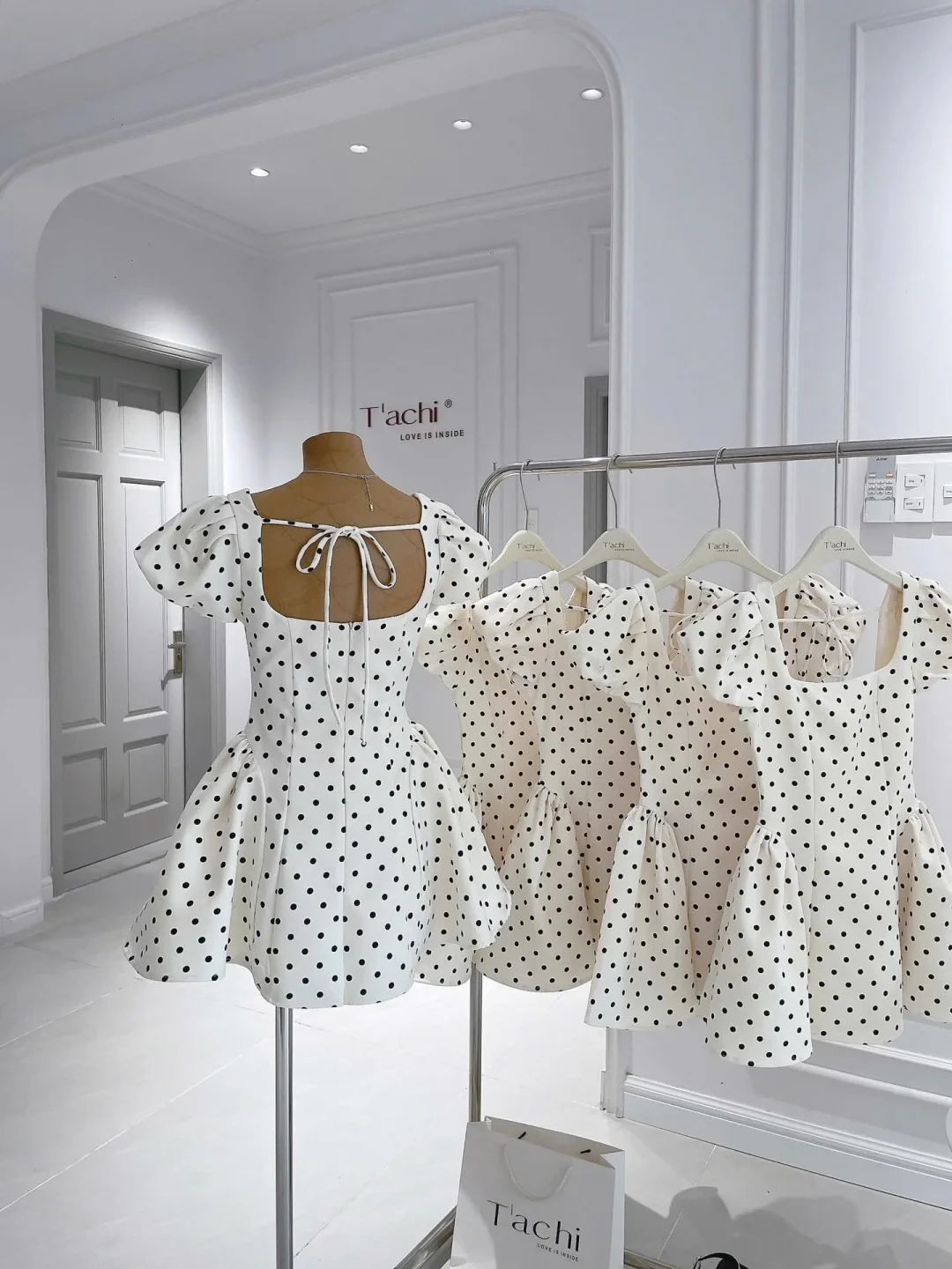 Ảnh 7 của Váy chấm bi trắng tay phồng nữ size M