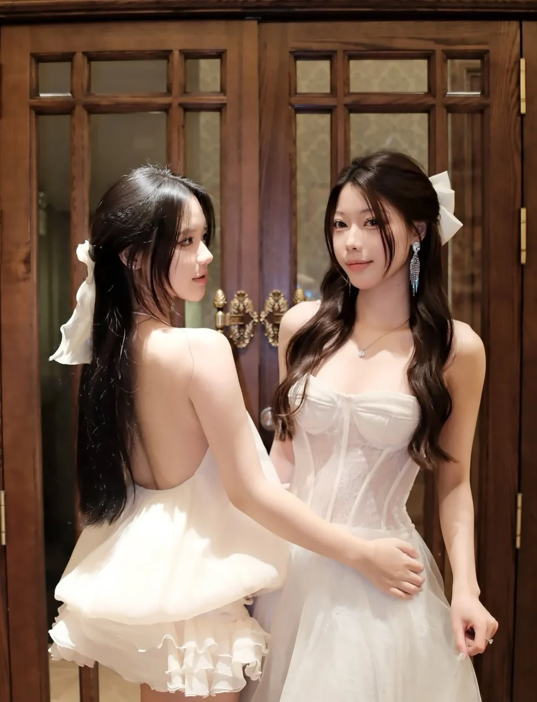 Ảnh 1 của Váy ngắn trắng voan hở lưng nữ