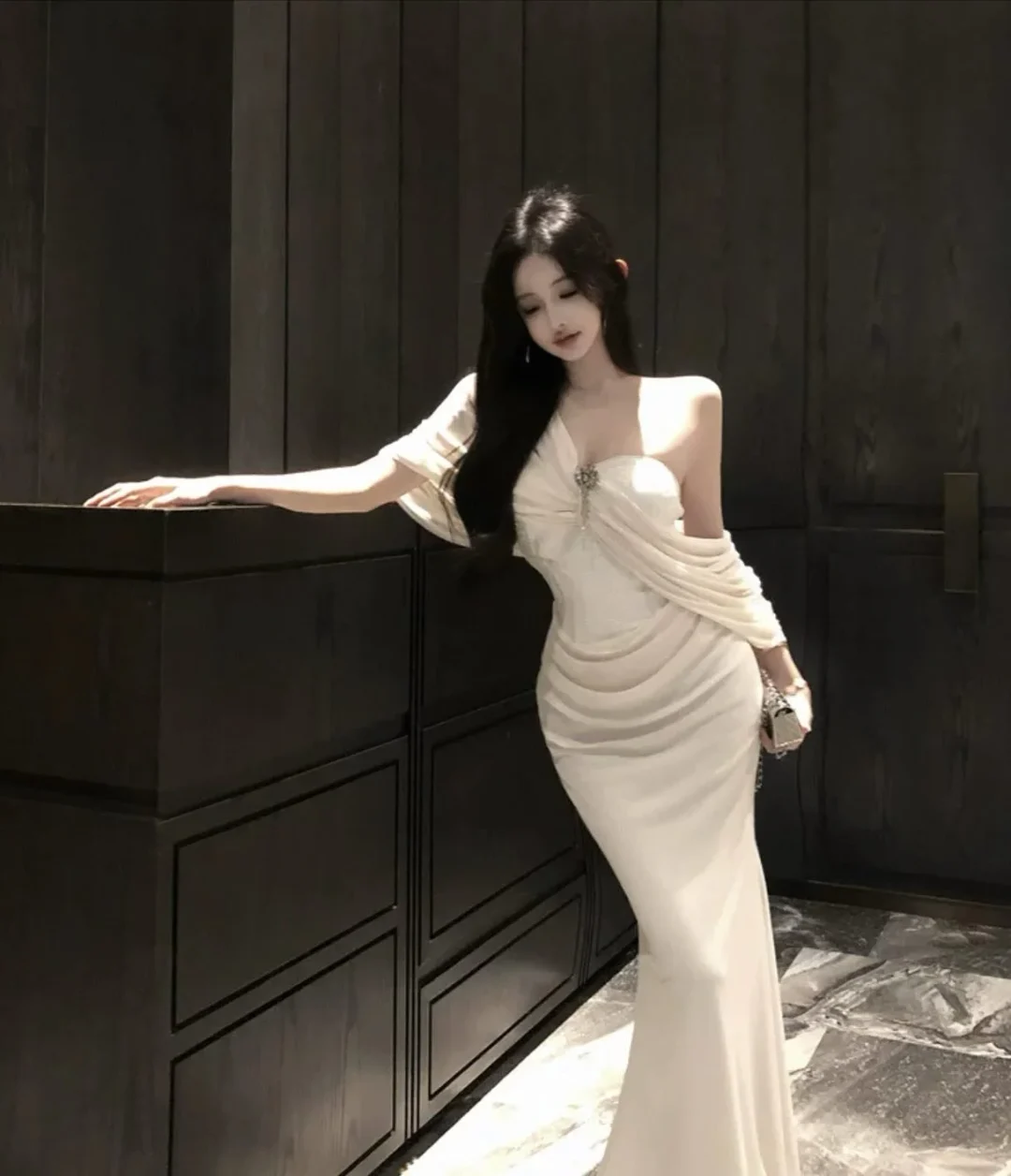 Ảnh 5 của Đầm dạ hội trắng trễ vai đuôi cá size M