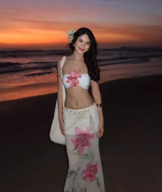 Photo 2 of Bộ bikini sarong trắng hoa đi biển nữ