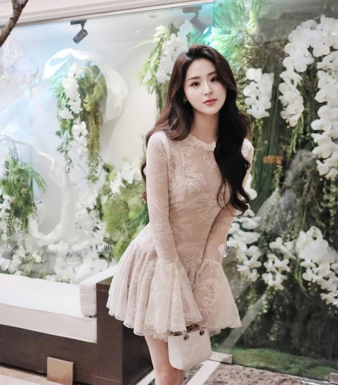 Ảnh 3 của Đầm ren be nhạt tay dài nữ