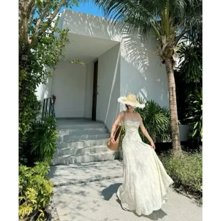 Ảnh 2 của Váy maxi trắng thêu hoa strapless nữ