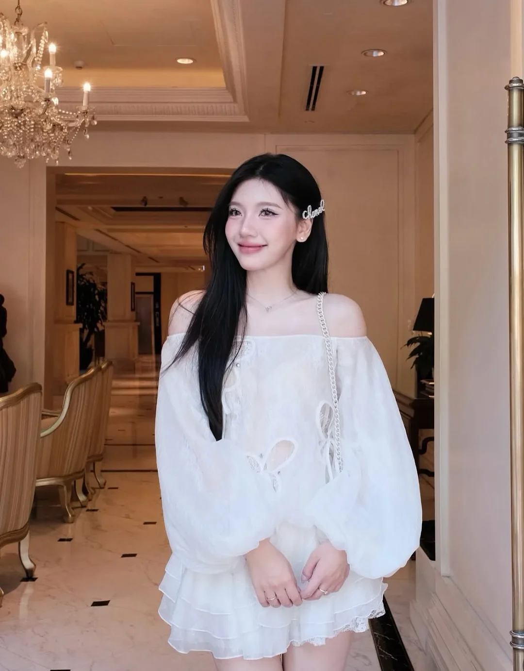 Photo 4 of Đầm trắng trễ vai tay bồng Mimi Blanc