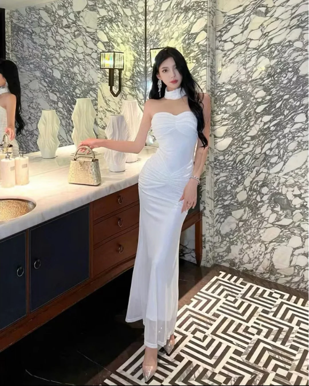 Photo 1 of Đầm maxi trắng lụa quây ngực nữ