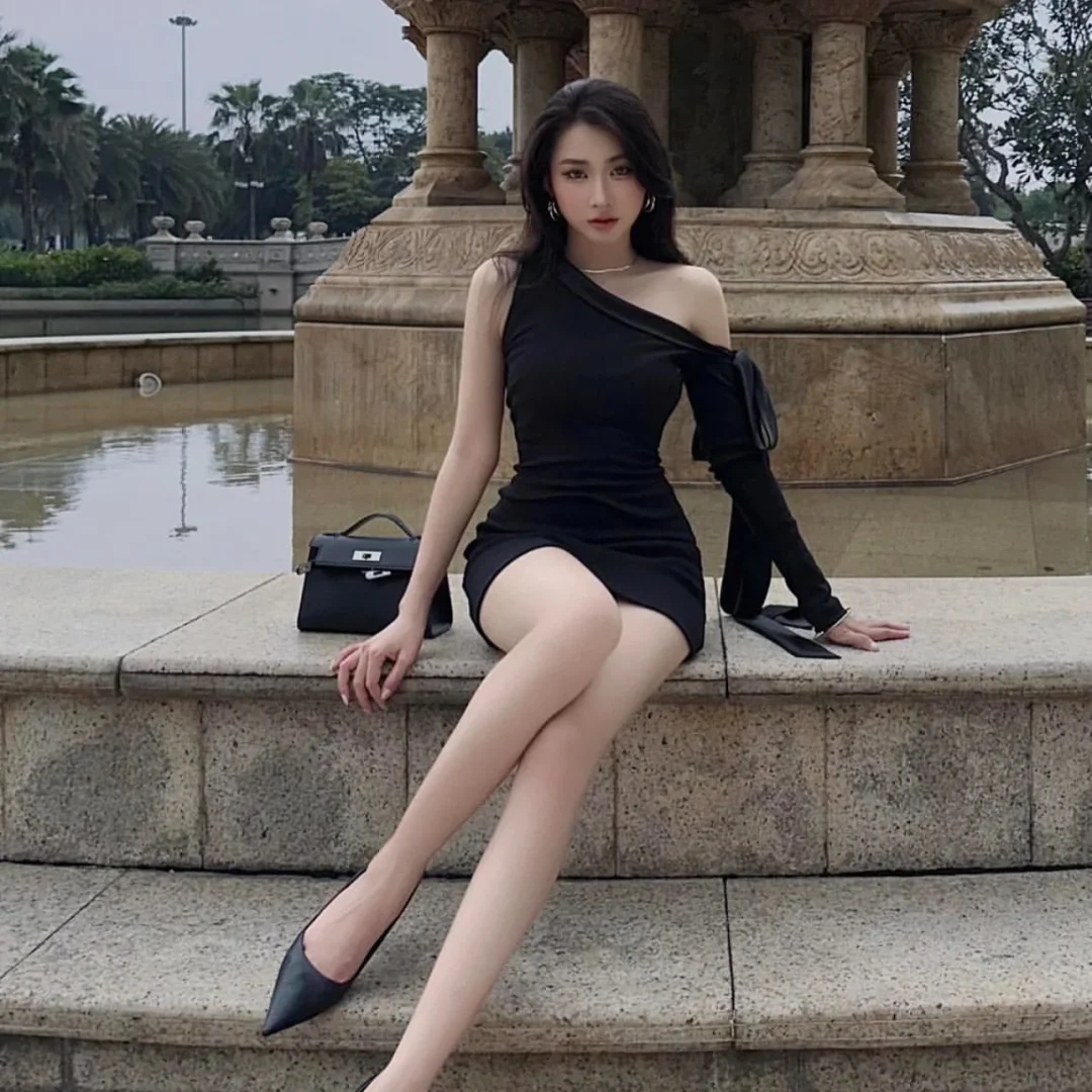 Ảnh 3 của Đầm mini đen một vai nơ size S
