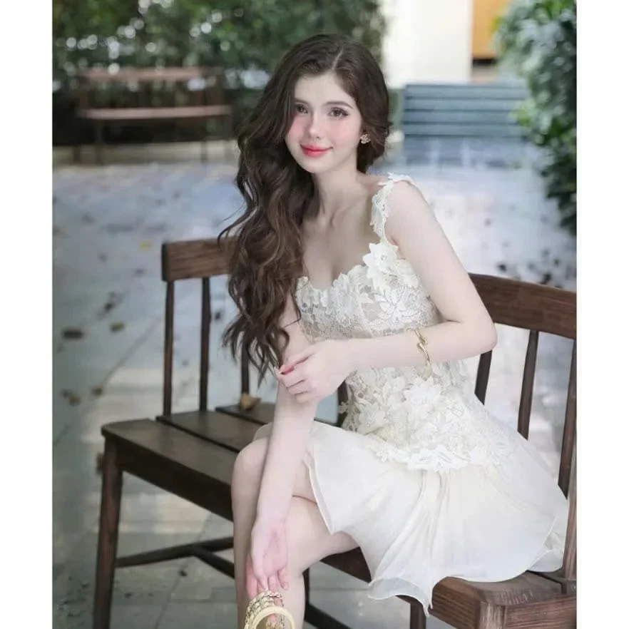 Ảnh 2 của Đầm ren maxi hai lớp kem nữ