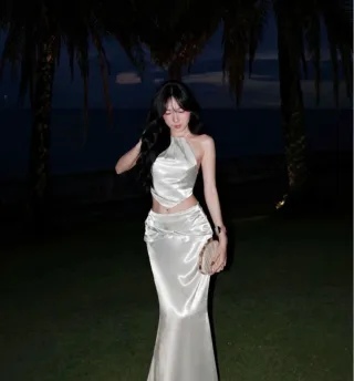 Photo 2 of Set áo lụa hai mảnh xanh bạc nữ