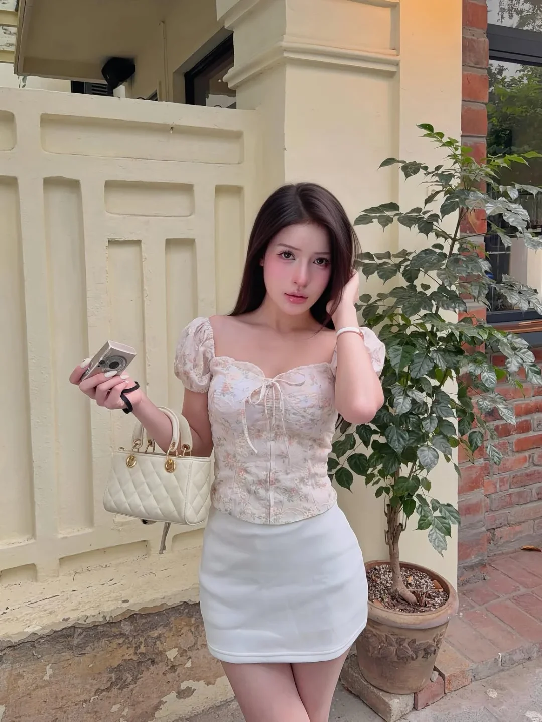 Photo 5 of Set áo corset hoa be phối váy trắng nữ