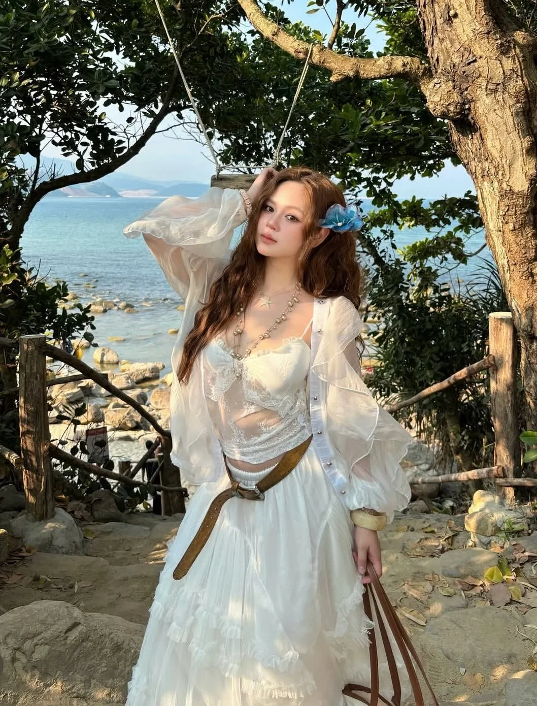 Photo 2 of Váy maxi trắng nhiều tầng bèo cho thuê