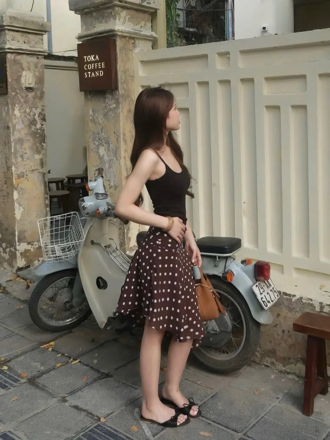 Photo 3 of Chân váy chấm bi midi nâu cho thuê
