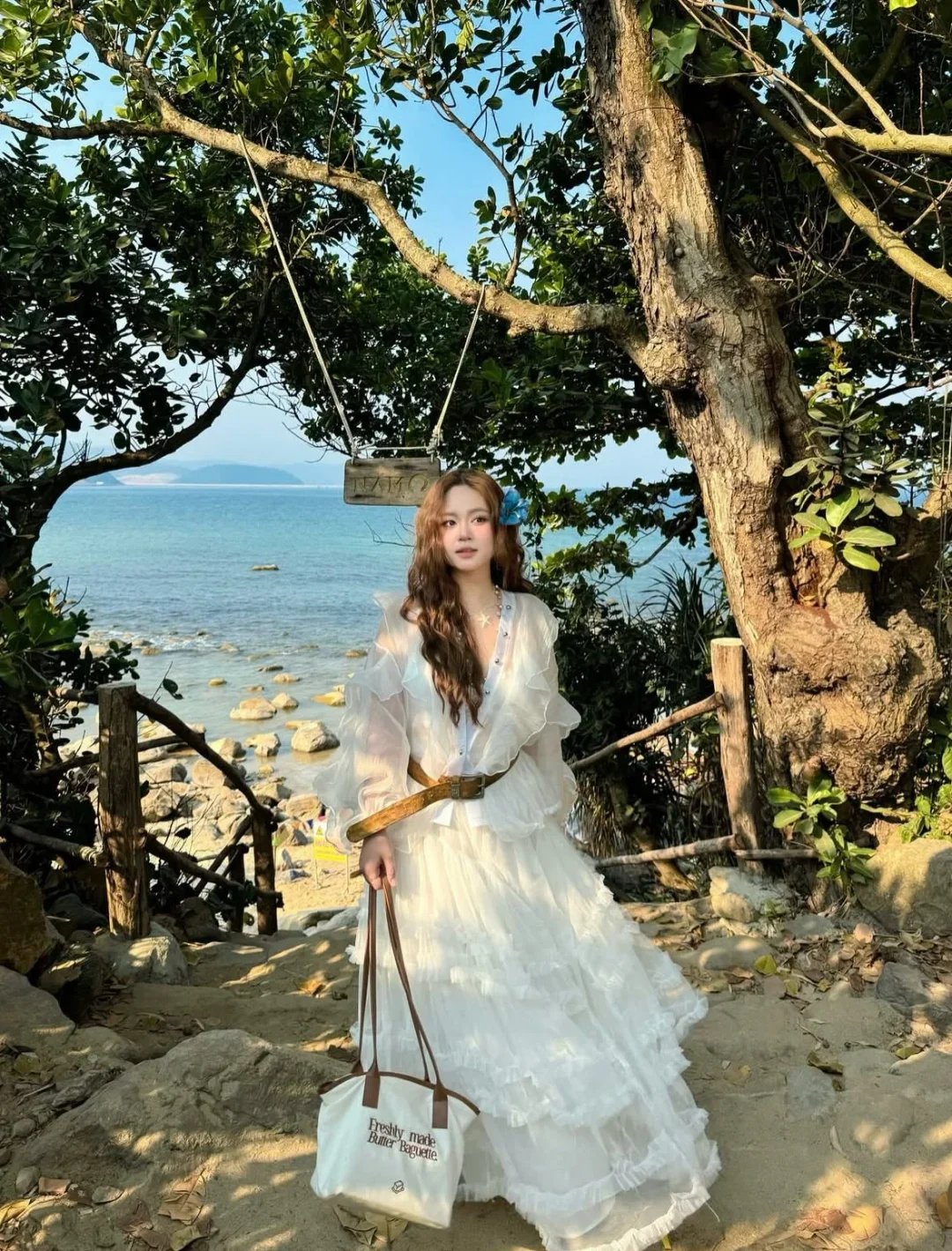 Photo 6 of Váy maxi trắng nhiều tầng bèo cho thuê