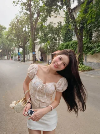 Photo 4 of Set áo corset hoa be phối váy trắng nữ