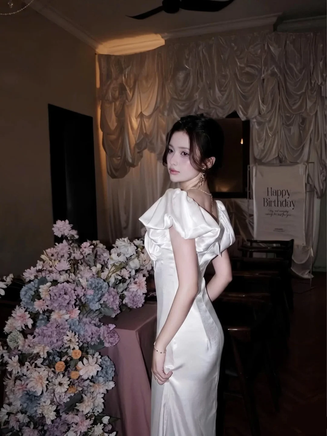 Ảnh 2 của Váy satin trắng trễ vai nữ size M