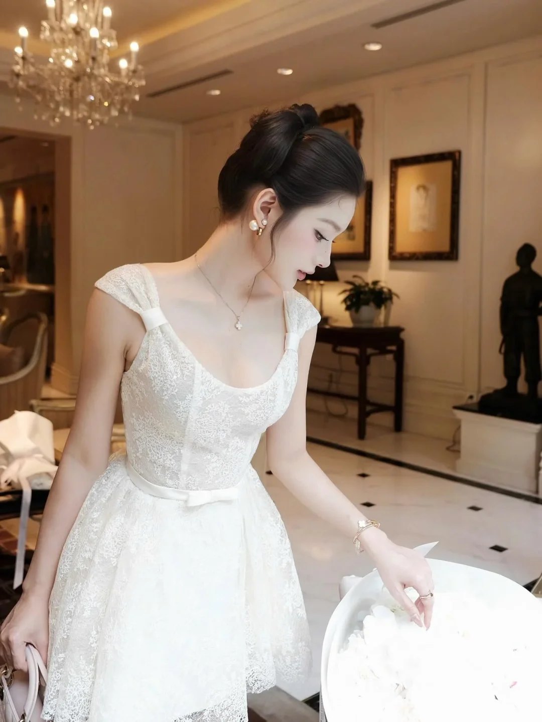 Ảnh 7 của Đầm ren trắng ngắn nữ size S