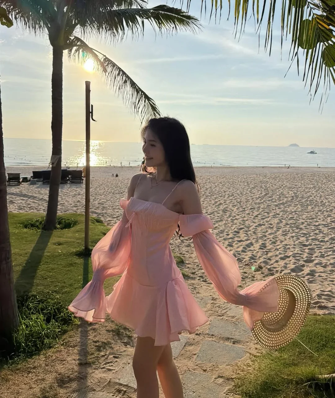 Photo 1 of Váy mini hồng trễ vai tay voan nữ