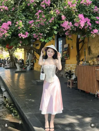 Ảnh 1 của Váy corset satin hồng kem nữ