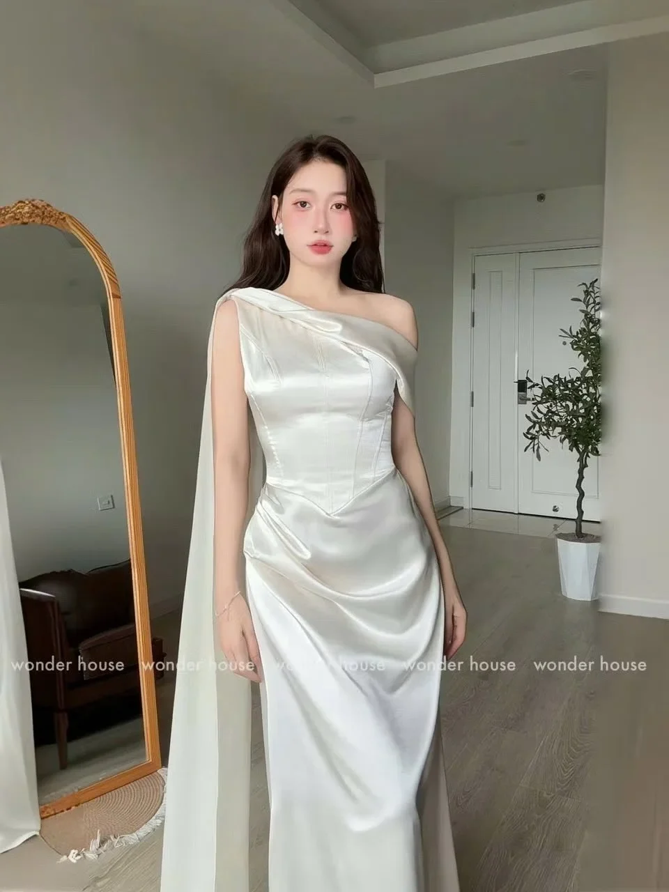 Ảnh 3 của Đầm satin lệch vai trắng sang trọng