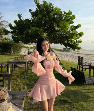 Photo 2 of Váy mini hồng trễ vai tay voan nữ