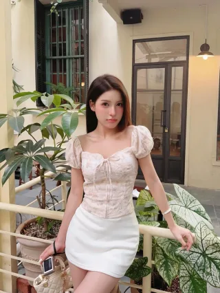 Photo 1 of Set áo corset hoa be phối váy trắng nữ