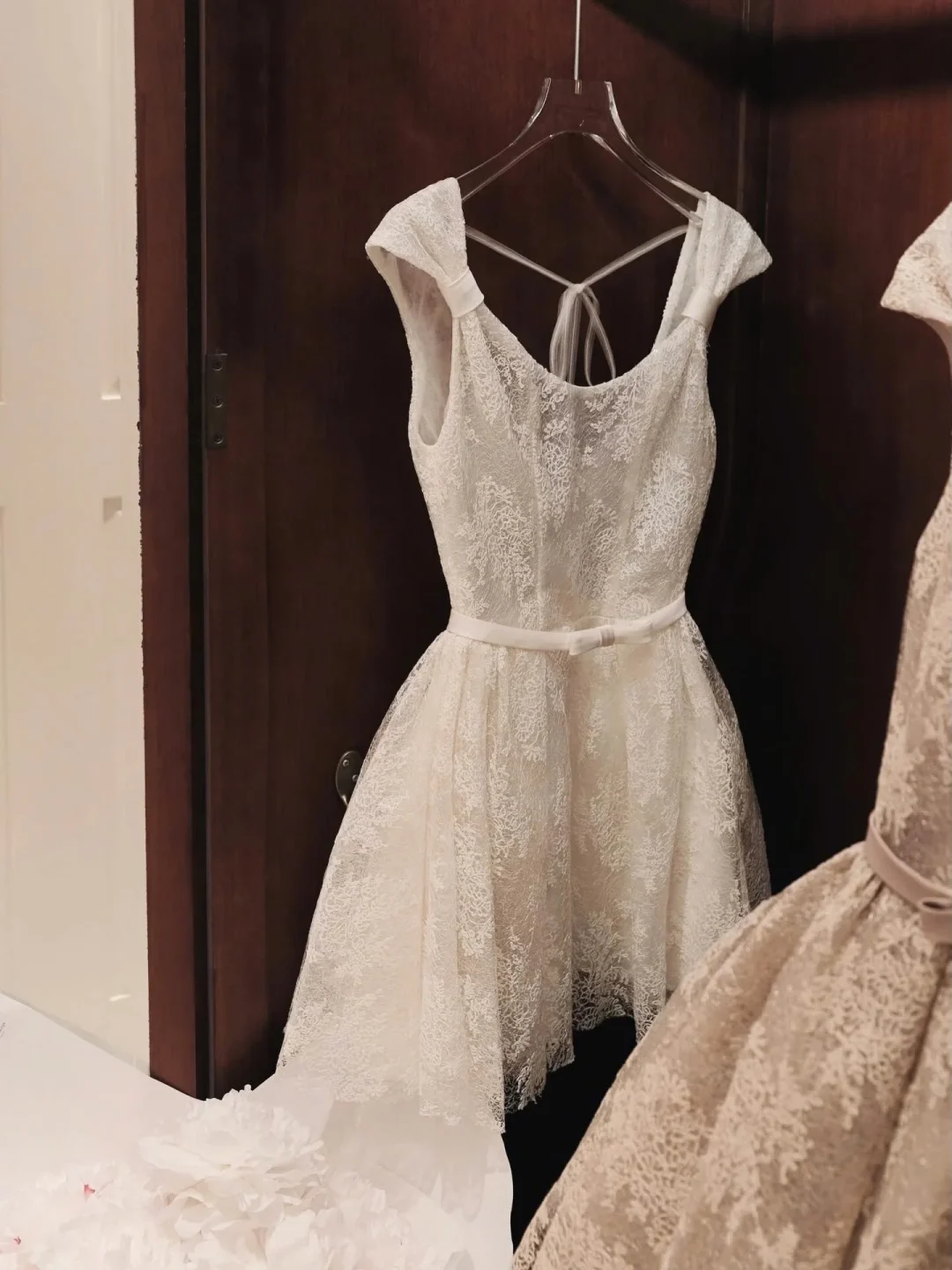Ảnh 8 của Đầm ren trắng ngắn nữ size S