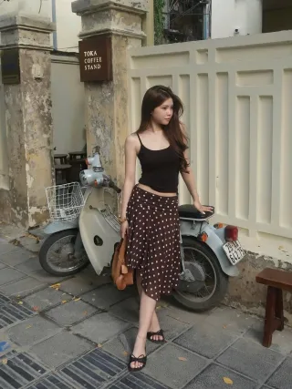 Photo 2 of Chân váy chấm bi midi nâu cho thuê