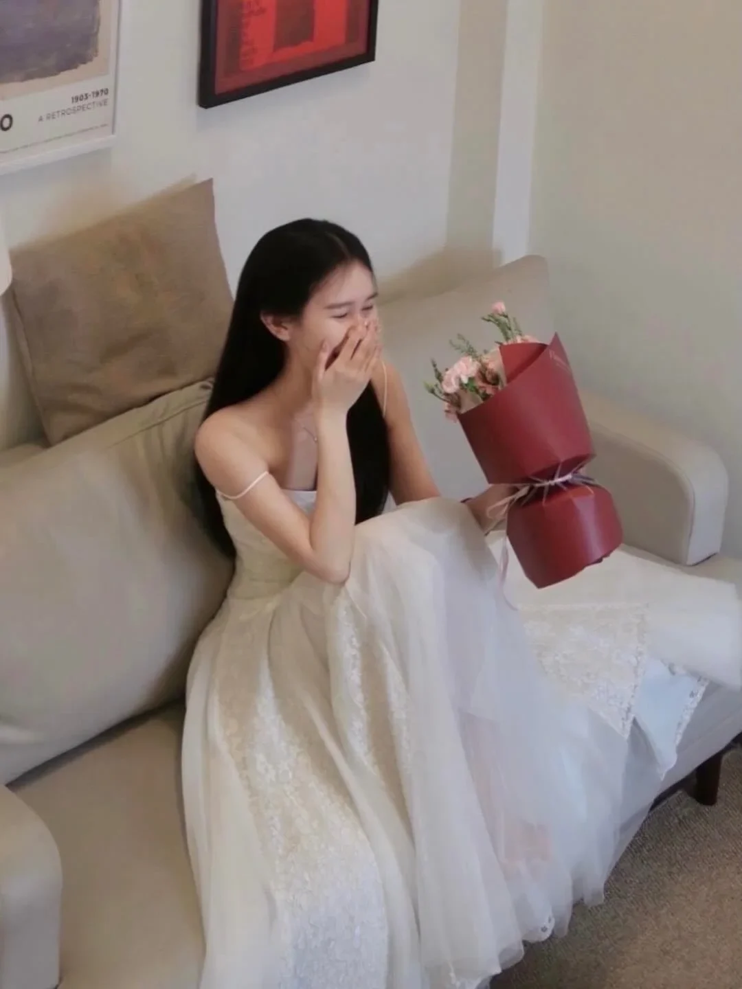 Ảnh 3 của Váy cưới ren trắng dài hai dây nữ
