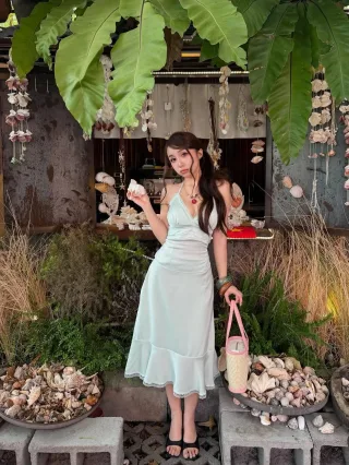Photo 2 of Váy maxi lụa xanh mint nữ tính
