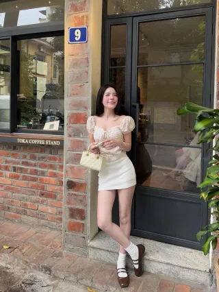 Photo 2 of Set áo corset hoa be phối váy trắng nữ