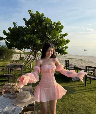 Photo 4 of Váy mini hồng trễ vai tay voan nữ