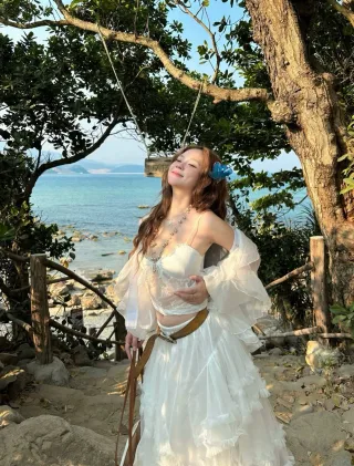 Photo 3 of Váy maxi trắng nhiều tầng bèo cho thuê