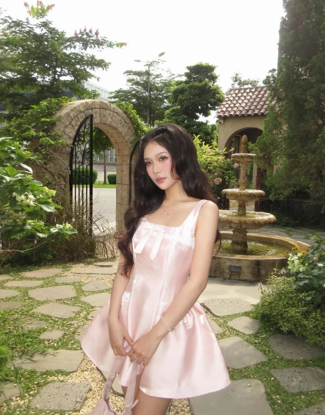 Ảnh 1 của Đầm satin ngắn hồng pastel size S