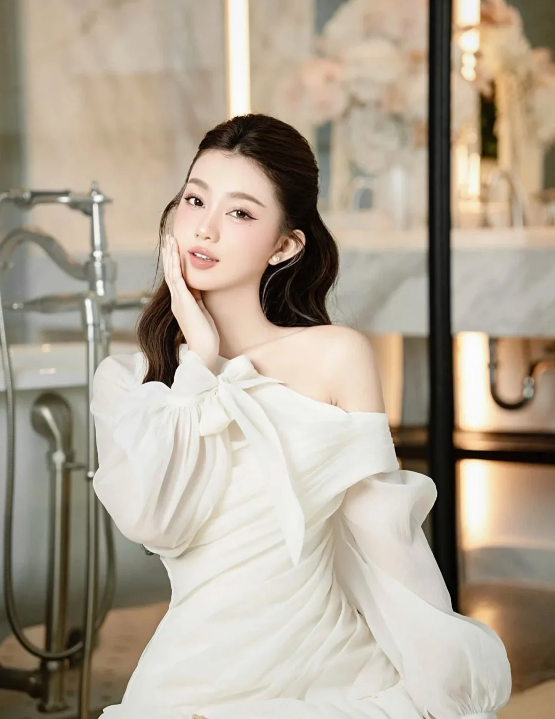 Ảnh 5 của Đầm trắng trễ vai bèo nhún tay phồng
