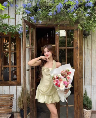 Photo 4 of Đầm Irin satin vàng nhạt nữ