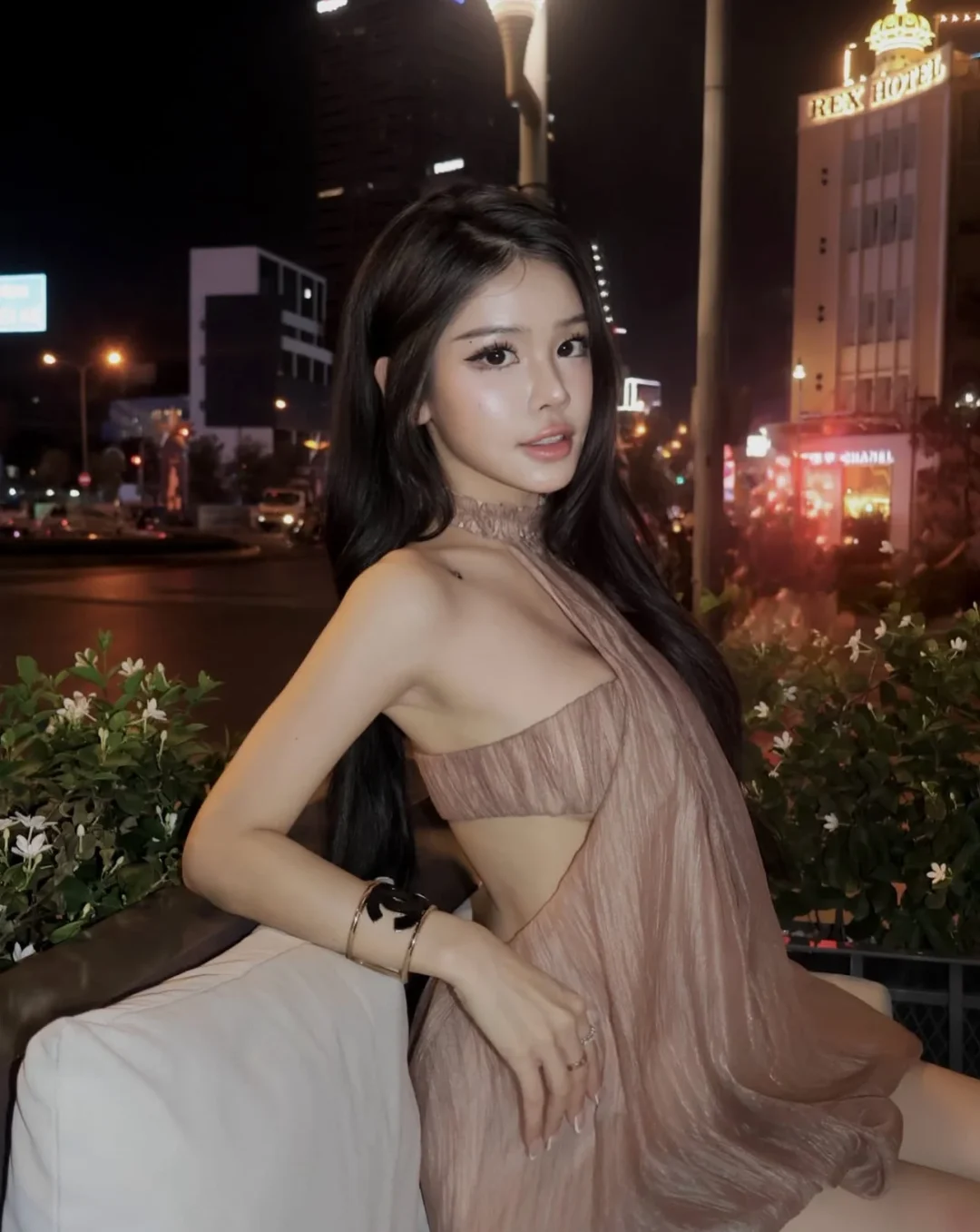 Ảnh 5 của Đầm mini nude kim tuyến cổ yếm size M