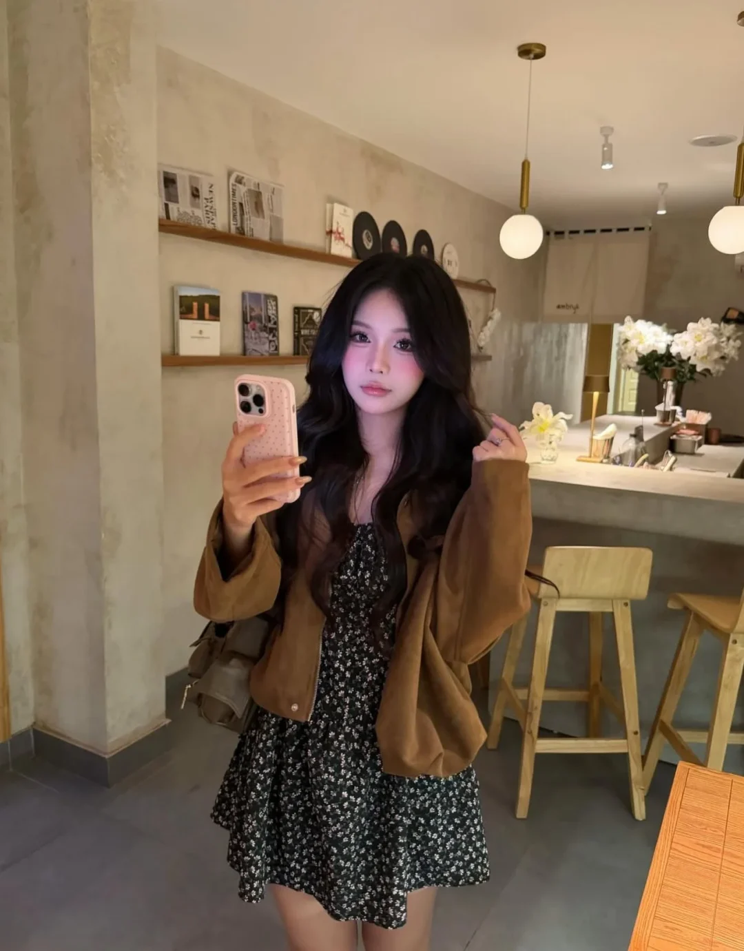 Photo 9 of Set áo khoác nâu váy hoa nhí nữ size M