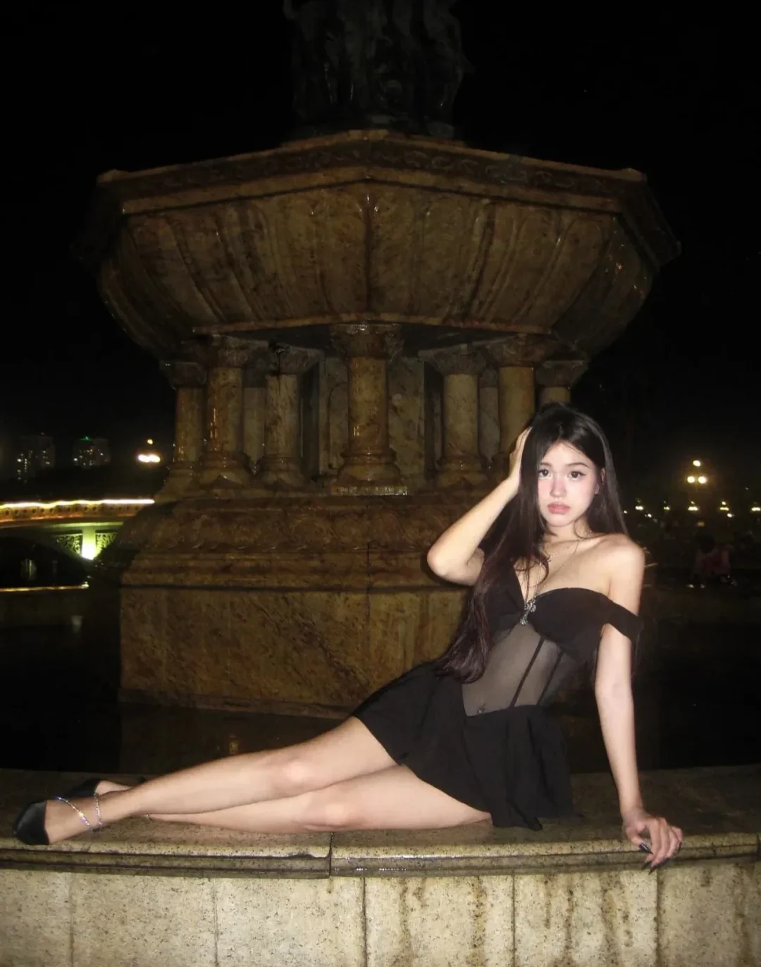 Ảnh 2 của Váy corset đen trễ vai Alley Dress