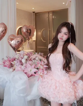 Photo 1 of Váy ngắn hồng pastel hoa 3D size M