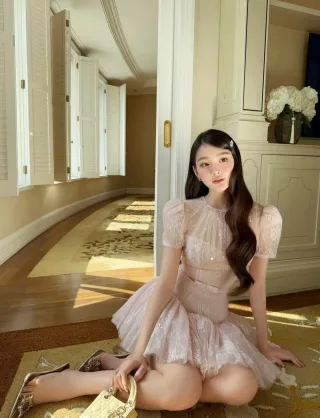 Photo 1 of Đầm ngắn ren hồng pastel size M