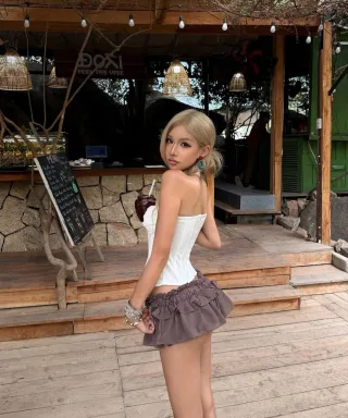Ảnh 4 của Set áo corset trắng chân váy bèo nâu nữ