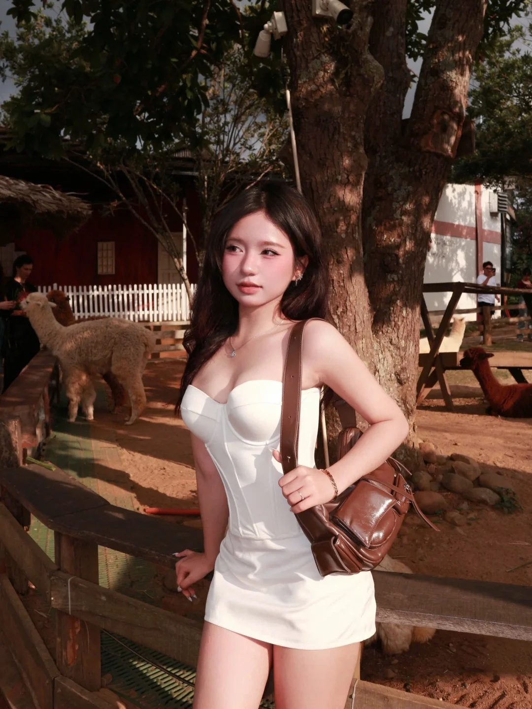Photo 2 of Đầm corset trắng mini size S