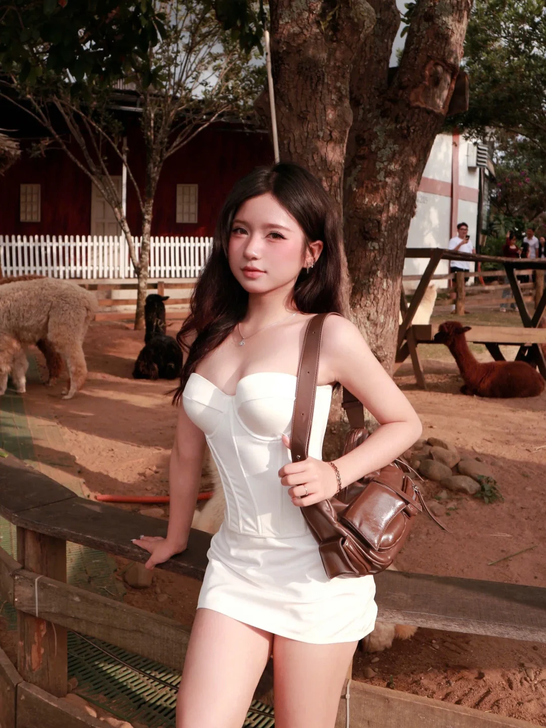 Photo 1 of Đầm corset trắng mini size S