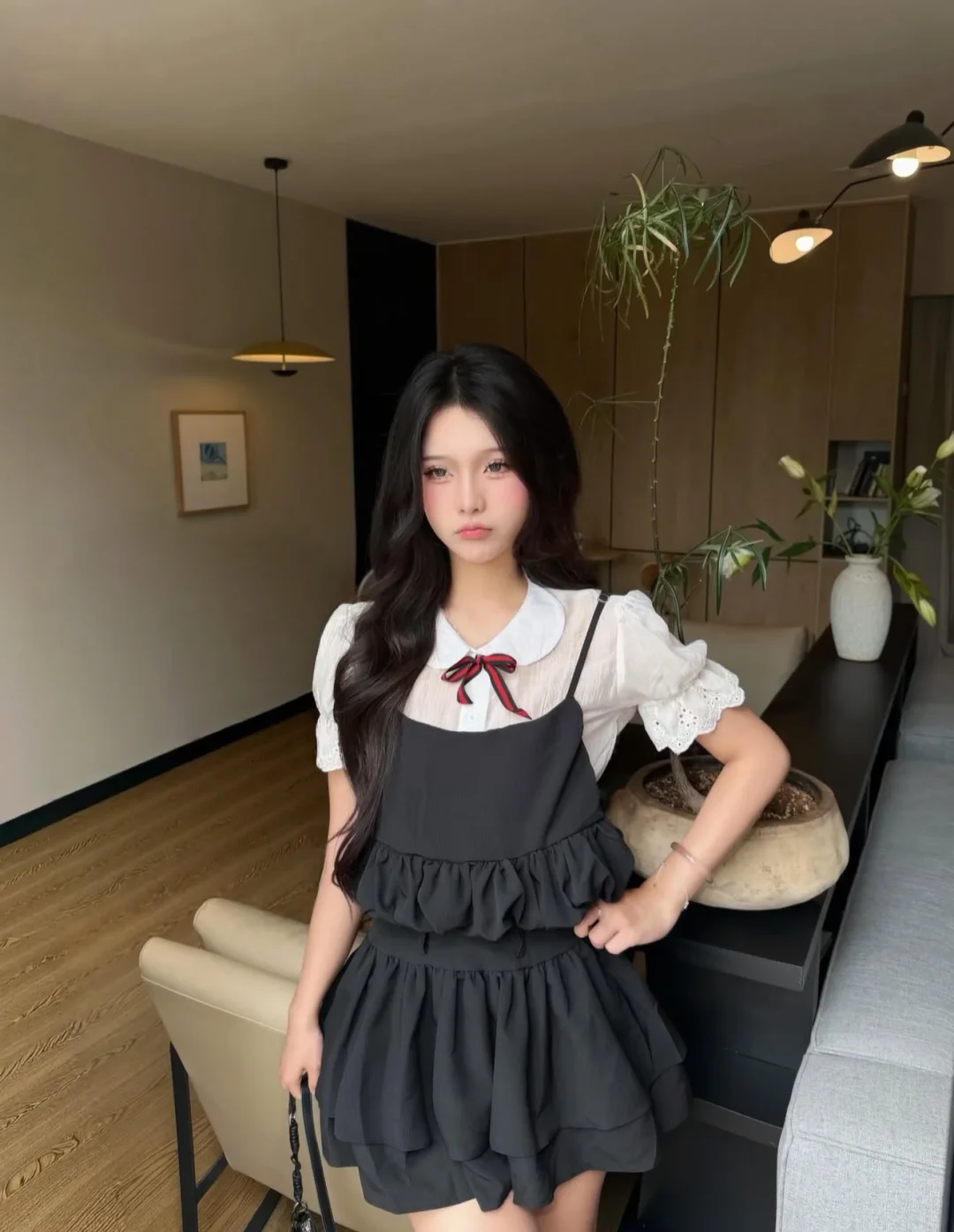 Ảnh 2 của Váy babydoll đen hai dây nơ đỏ size M