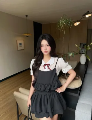 Ảnh 2 của Váy babydoll đen hai dây nơ đỏ size M