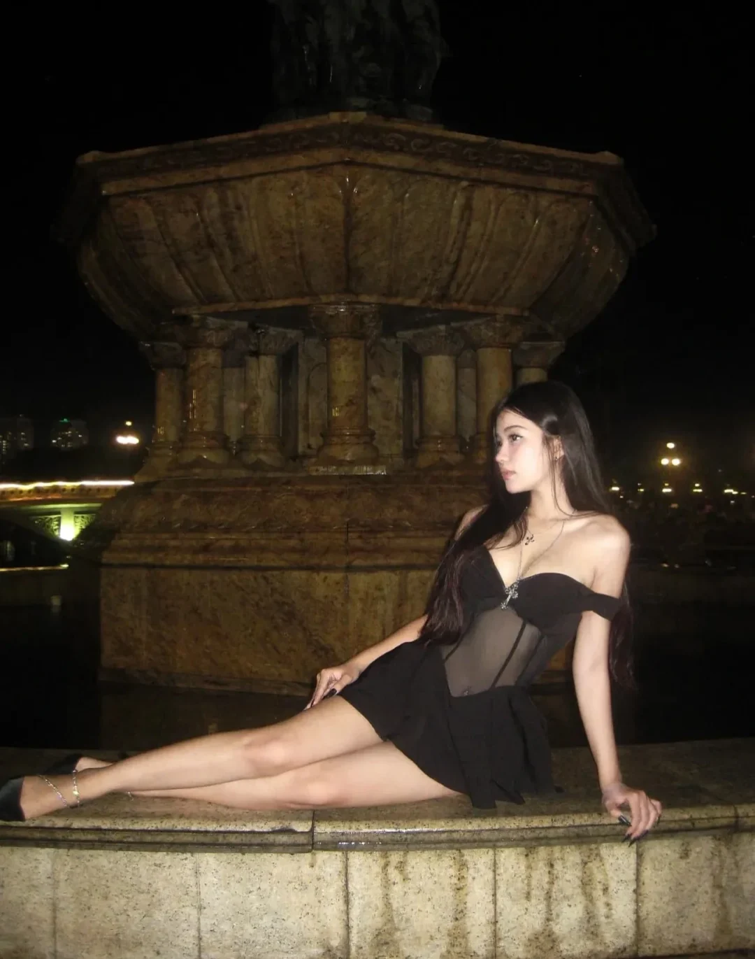 Ảnh 3 của Váy corset đen trễ vai Alley Dress