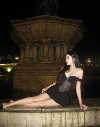 Ảnh 3 của Váy corset đen trễ vai Alley Dress