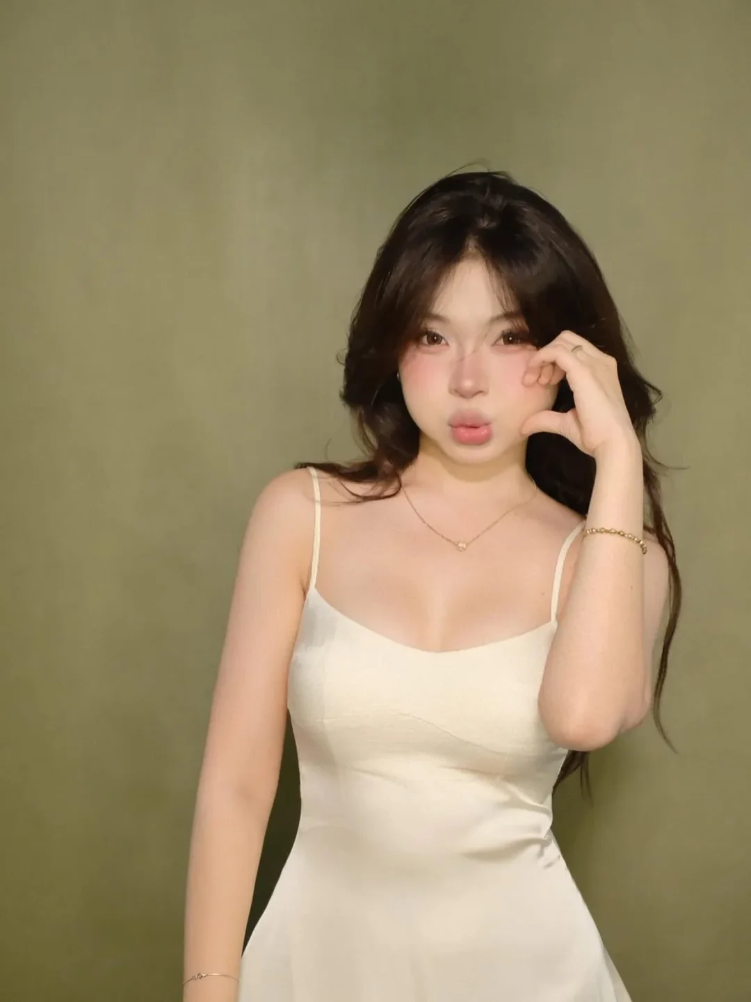 Photo 2 of Đầm hai dây lụa trắng size S nữ
