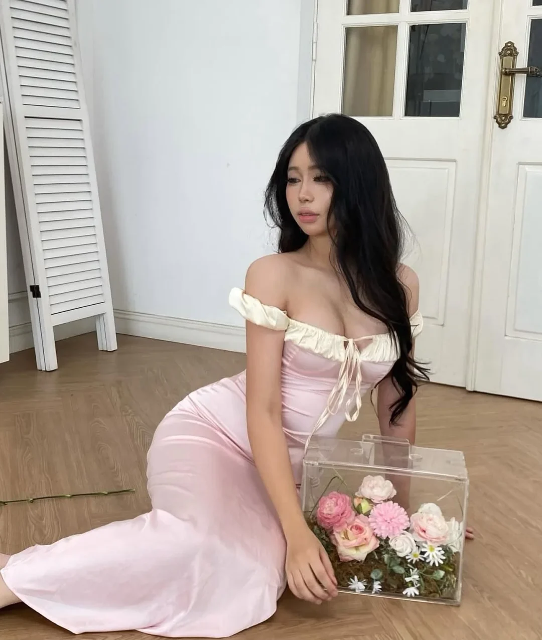 Photo 2 of Váy trễ vai lụa hồng nhạt size S